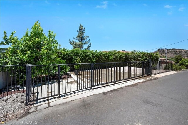 3532 Mesquite Dr, Calabasas, CA 91302 - view of gate