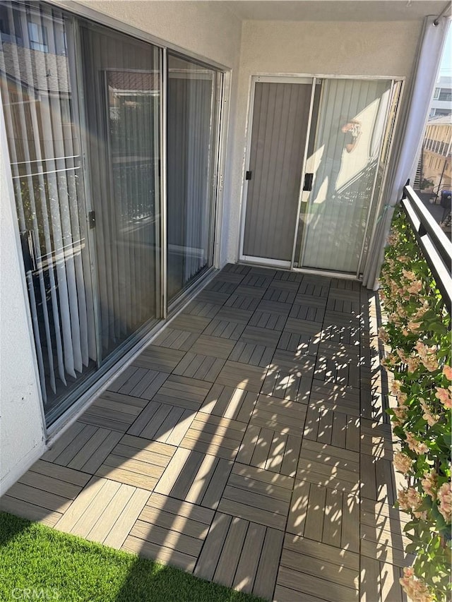 1236 N Columbus Ave Unit 28, Glendale, CA 91202 - view of deck