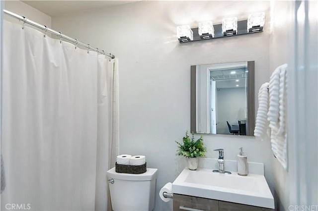 1236 N Columbus Ave Unit 28, Glendale, CA 91202 - full bathroom with vanity and toilet