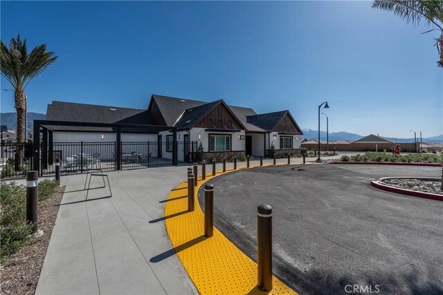 554 Cumberland Rd, Rialto, CA 92377 - view of road featuring street lights