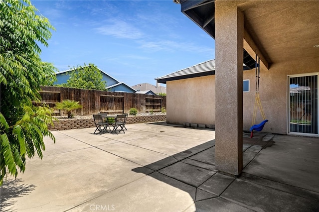 2802 Silver Shore Ln, Bakersfield, CA 93313 - fenced backyard with a patio and outdoor dining space