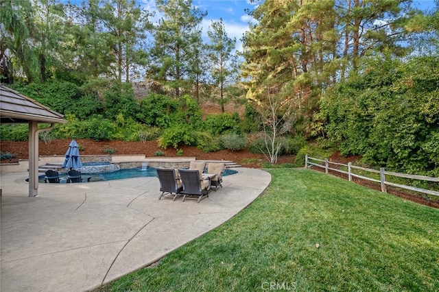 1624 Alessandro Rd, Redlands, CA 92373 - view of yard with a patio area, a pool with connected hot tub, and view of wooded area