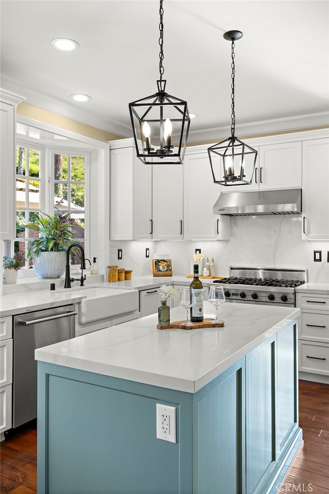 42 Fairlane Rd, Laguna Niguel, CA 92677 - kitchen with extractor fan, stainless steel dishwasher, a kitchen island, a chandelier, and recessed lighting