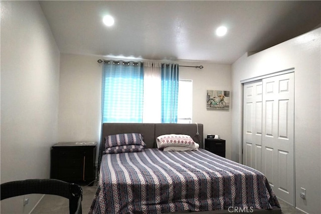 18347 Saticoy St Unit 33, Reseda, CA 91335 - bedroom with carpet flooring, a closet, and recessed lighting