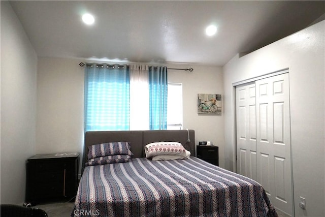 18347 Saticoy St Unit 33, Reseda, CA 91335 - bedroom with a closet and recessed lighting
