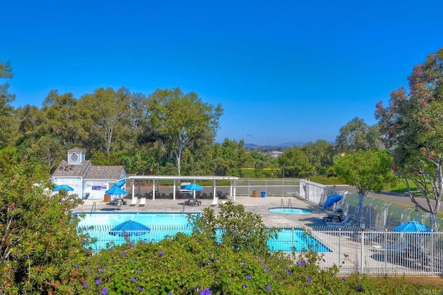 635 Boysenberry Way, Oceanside, CA 92057 - community pool featuring a patio and a hot tub