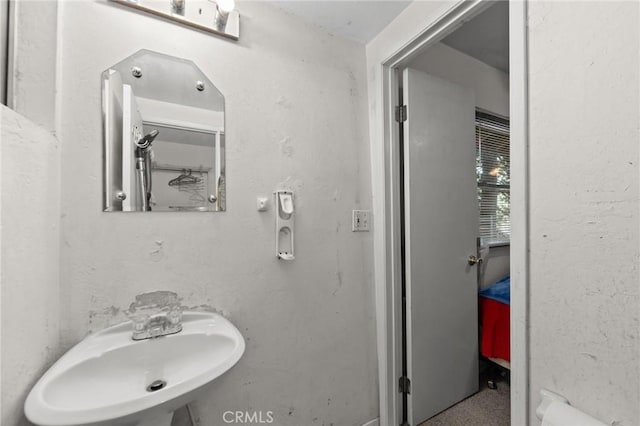 23034 Cedar Way, Crestline, CA 92325 - ensuite bathroom with a sink