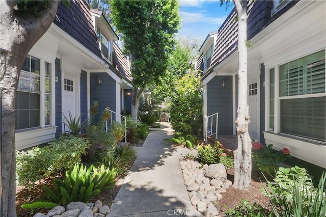 259 N Holliston Ave Unit 1, Pasadena, CA 91106 - view of property exterior featuring mansard roof
