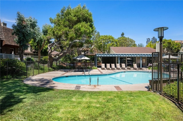 4320 Glencoe Ave Unit 2, Marina Del Rey, CA 90292 - community pool with a patio