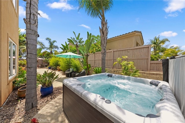 982 Camino Del Arroyo Dr Unit 49, San Marcos, CA 92078 - view of pool with a hot tub and a fenced backyard