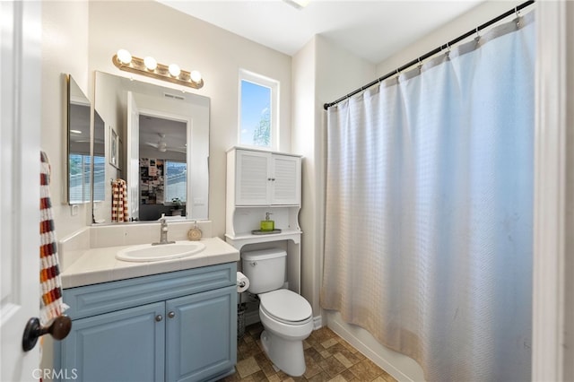 982 Camino Del Arroyo Dr Unit 49, San Marcos, CA 92078 - full bath with vanity and shower / tub combo with curtain