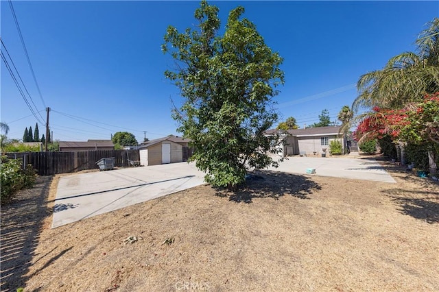 8933 Locust Ave, Fontana, CA 92335 - view of front of home with an outdoor structure