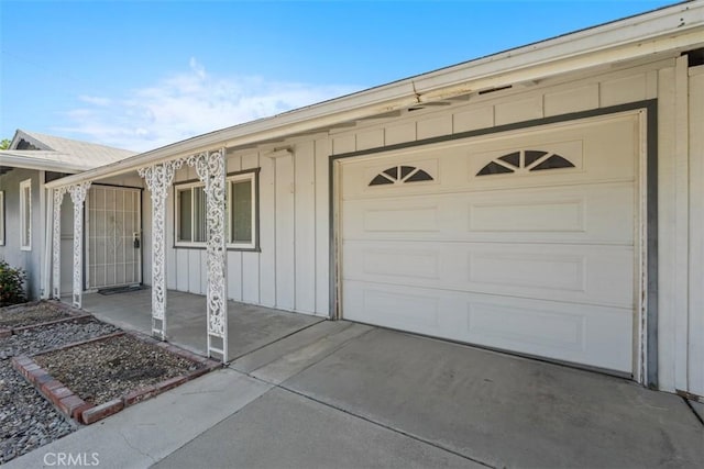 28980 Del Monte Dr, Menifee, CA 92586 - garage with covered porch