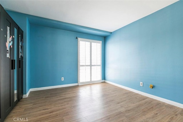 116 W Maple St Unit 25, Glendale, CA 91204 - unfurnished room with wood finished floors and baseboards