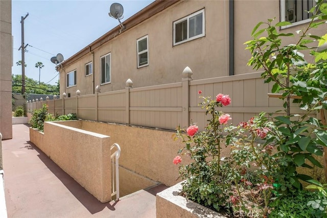 116 W Maple St Unit 25, Glendale, CA 91204 - view of side of property with stucco siding