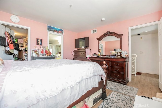 116 W Maple St Unit 25, Glendale, CA 91204 - bedroom with light wood finished floors