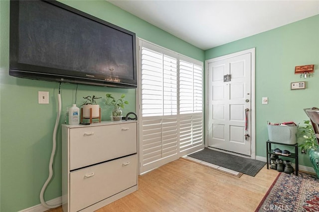 116 W Maple St Unit 25, Glendale, CA 91204 - foyer with light wood finished floors and baseboards