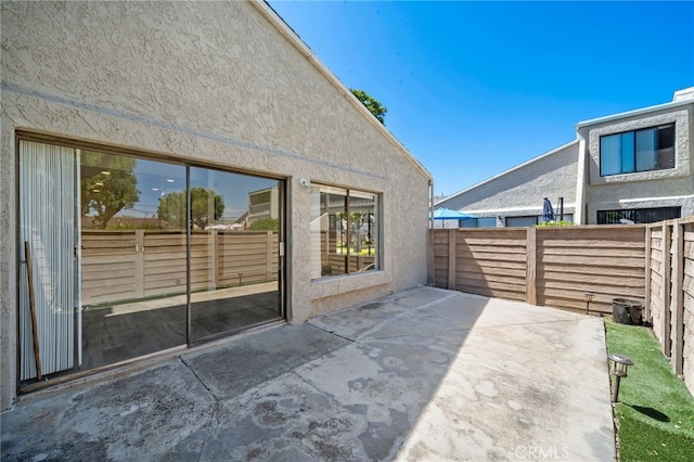 17842 Beard Ln Unit 88, Huntington Beach, CA 92647 - fenced backyard with a patio area