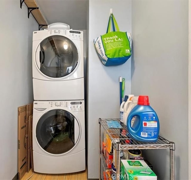 4131 Perlita Ave Unit B, Los Angeles, CA 90039 - laundry area featuring stacked washer / drying machine and wood finished floors