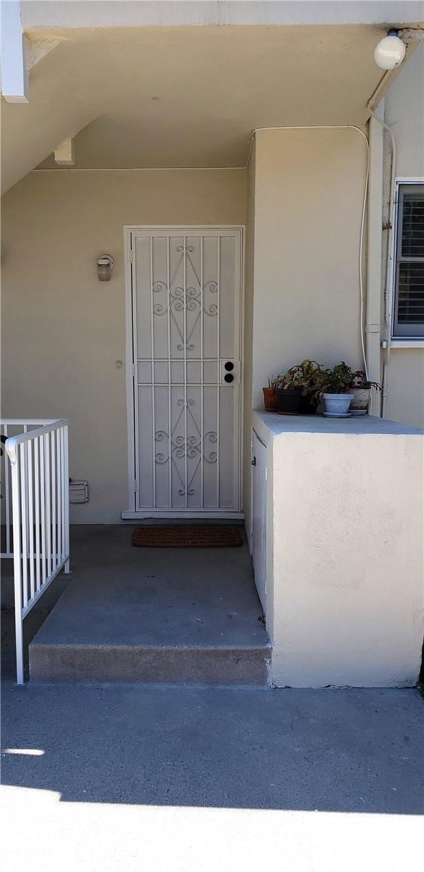 4131 Perlita Ave Unit B, Los Angeles, CA 90039 - doorway to property with stucco siding