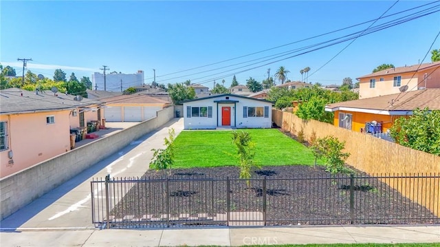 1026 W 109th St, Los Angeles, CA 90044 - view of front facade featuring a fenced front yard