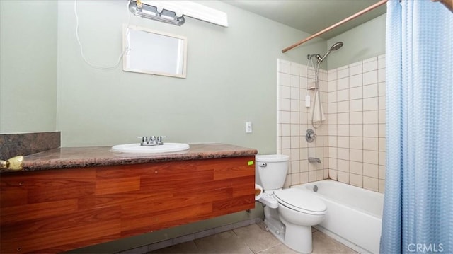 3139 W 152nd Pl, Gardena, CA 90249 - bathroom featuring vanity, shower / bath combo, and tile patterned flooring