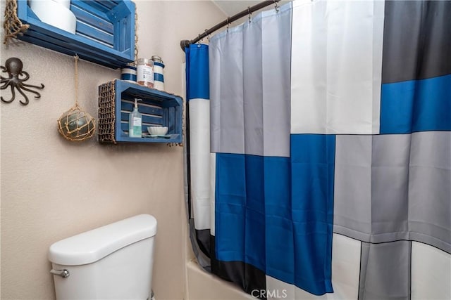 1267 Joshua Tree Dr, Barstow, CA 92311 - full bath featuring toilet and shower / bath combo with shower curtain