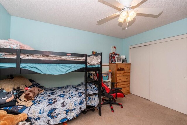 1267 Joshua Tree Dr, Barstow, CA 92311 - carpeted bedroom featuring a closet and ceiling fan