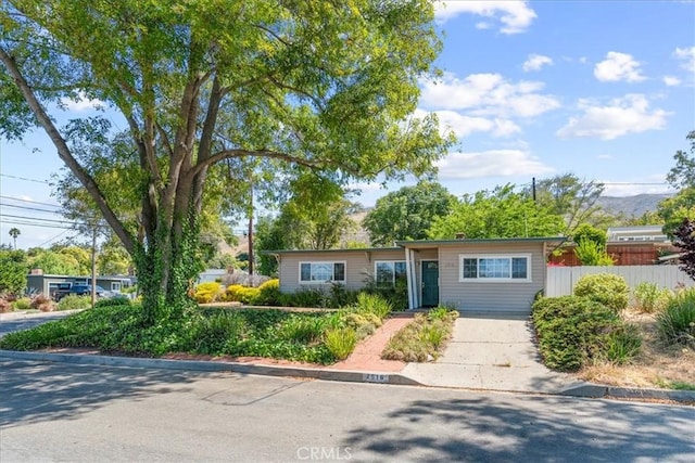 2516 Greta Pl, San Luis Obispo, CA 93401 - ranch-style house featuring driveway