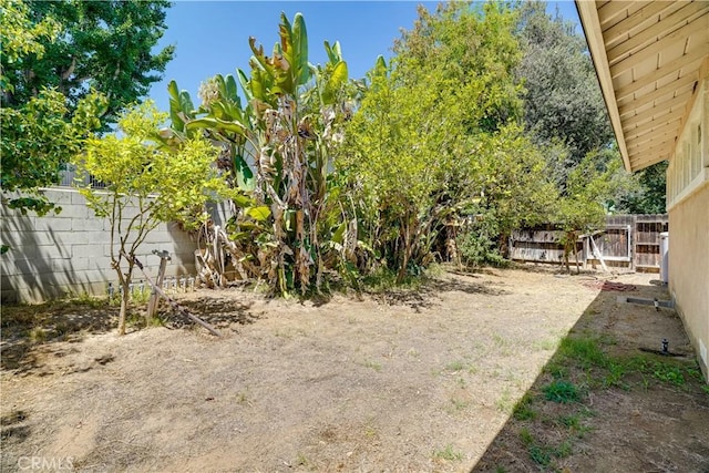 8084 Magnolia Ave, Riverside, CA 92504 - view of fenced backyard