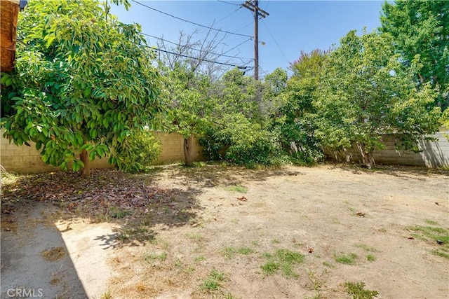 8084 Magnolia Ave, Riverside, CA 92504 - view of fenced backyard