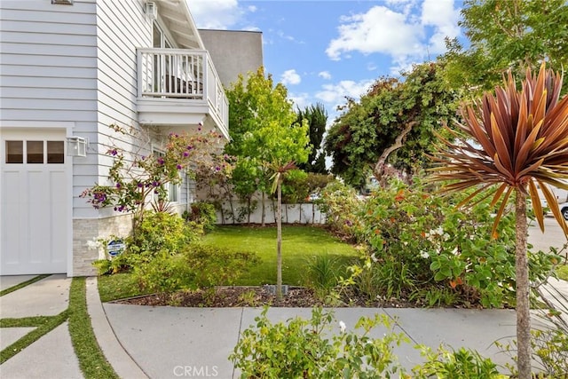 716 Elvira Ave Unit A, Redondo Beach, CA 90277 - view of yard with a balcony