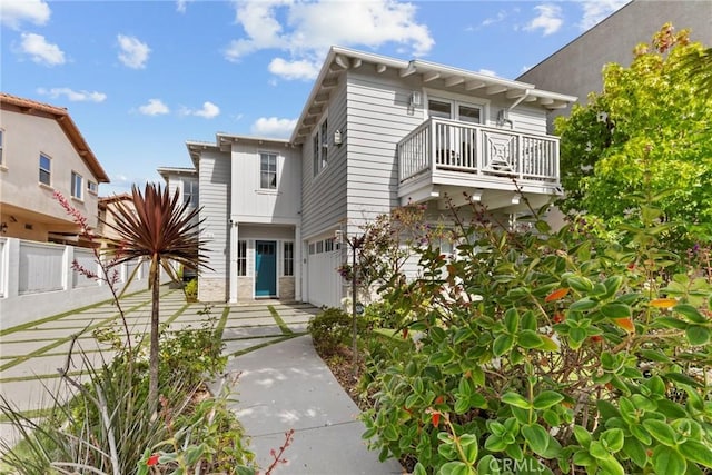 716 Elvira Ave Unit A, Redondo Beach, CA 90277 - view of front facade featuring a balcony