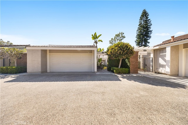 15 Valley Vw, Irvine, CA 92612 - garage featuring a gate