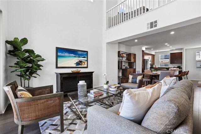 2950 19th St Unit 113, Signal Hill, CA 92707 - living room with wood finished floors and recessed lighting