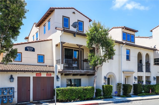 2950 19th St Unit 113, Signal Hill, CA 92707 - view of property featuring an attached garage