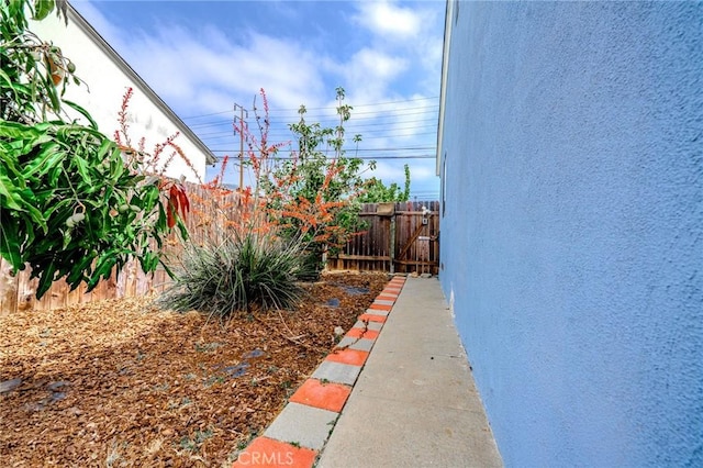 13018 Rosecrans Ave, Norwalk, CA 90650 - view of yard