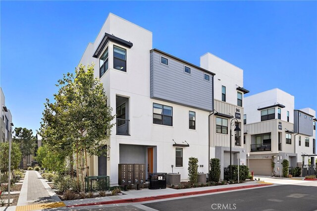 944 N Divino Privado Unit 57, Ontario, CA 91764 - view of building exterior with a residential view