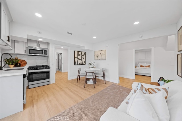 2838 Lambert Dr, Los Angeles, CA 90068 - photo 45