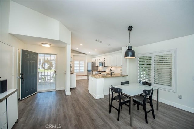 783 Pointe Vista Ln, Corona, CA 92881 - dining space featuring dark wood-style flooring, lofted ceiling, and recessed lighting