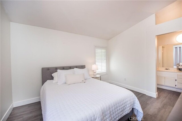 783 Pointe Vista Ln, Corona, CA 92881 - bedroom with wood finished floors, ensuite bath, and lofted ceiling