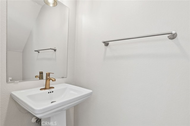 41 Breakers Ln, Aliso Viejo, CA 92656 - bathroom featuring a sink
