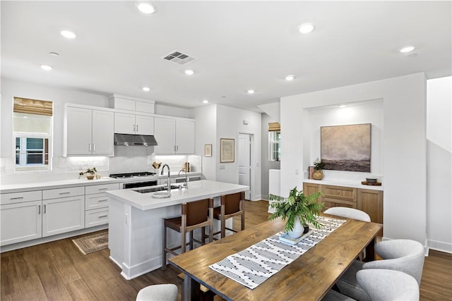 1281 Windmill Rd, Rancho Mission Viejo, CA 92694 - dining space with dark wood-style floors and recessed lighting