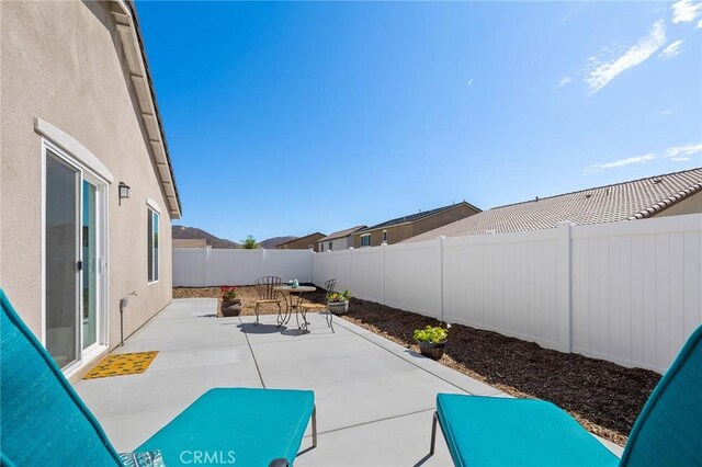 1943 Auger Pl, Hemet, CA 92545 - fenced backyard featuring a patio area