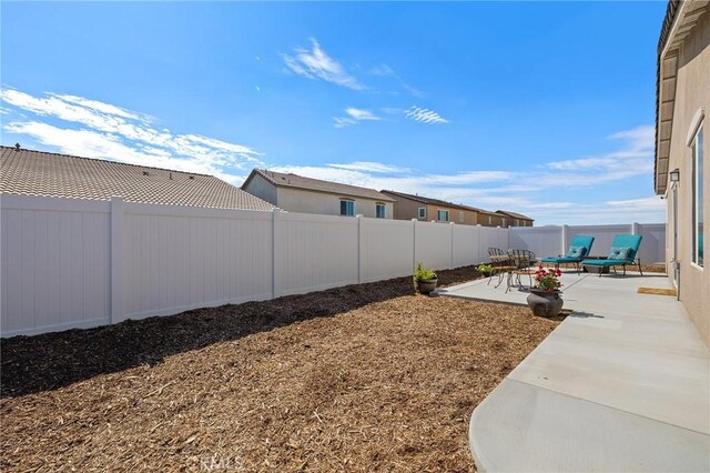 1943 Auger Pl, Hemet, CA 92545 - fenced backyard with a patio area