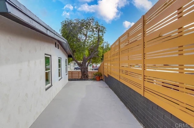 5610 Streamview Dr, San Diego, CA 92105 - view of patio