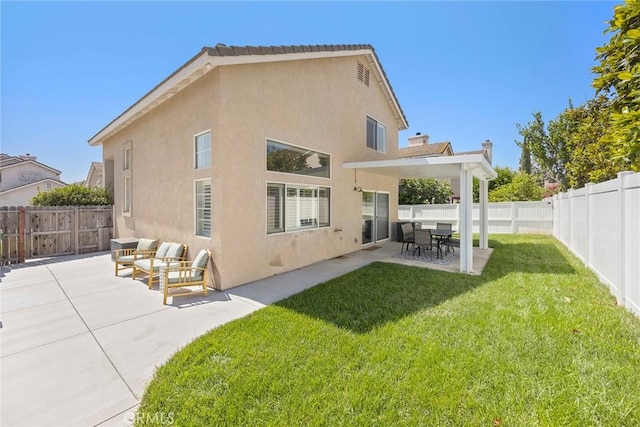870 Clover Ln, Corona, CA 92878 - back of property with a patio, stucco siding, a fenced backyard, and an outdoor living space