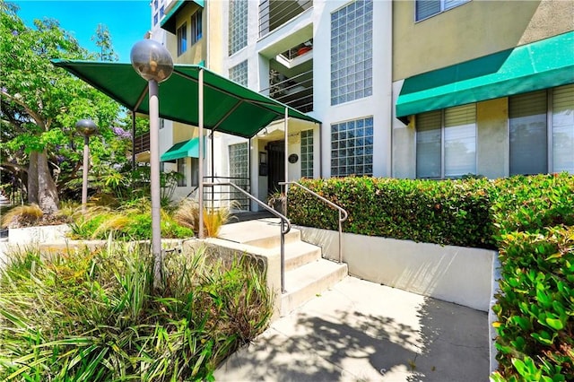 1739 E Broadway Unit 6, Long Beach, CA 90802 - entrance to property with stucco siding