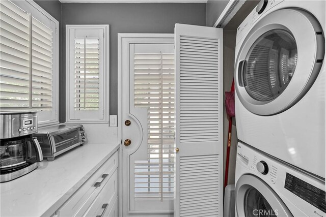 23957 Arroyo Park Dr Unit 146, Valencia, CA 91355 - laundry area featuring stacked washer / drying machine