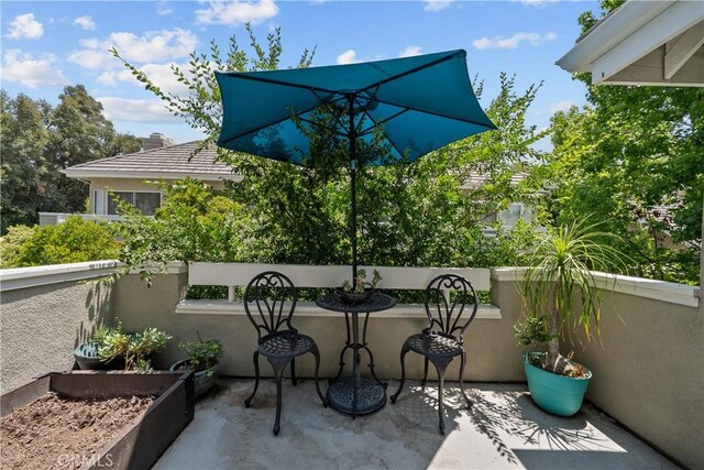 23957 Arroyo Park Dr Unit 146, Valencia, CA 91355 - view of patio / terrace